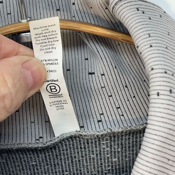 Athleta Black Gray Flurry Blizzard Gradient Thumbhole Turtleneck Shirt Small - Picture 5 of 5